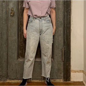 Vintage light wash Levis 550 cropped and patches design 90s Made in USA 30"